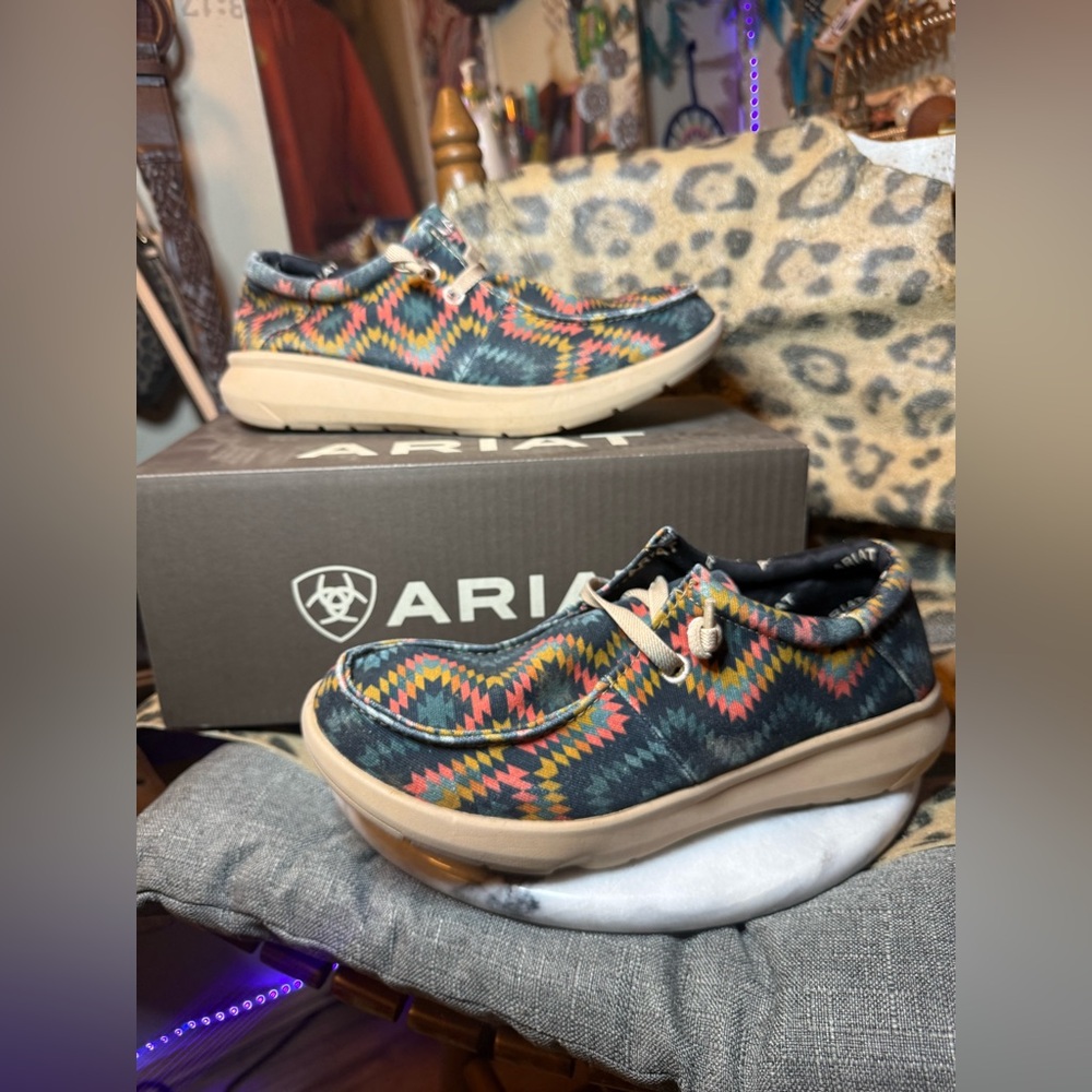 NIB Ariat Men's Hilo Stretch Lace Casual Slip On Shoes Size 8.5 Aztec 10042502